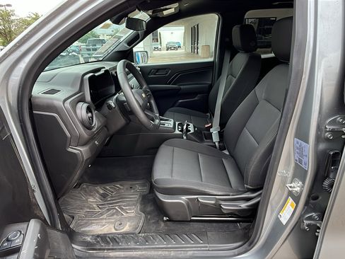 Used 2024 Chevrolet Colorado W/T image 10