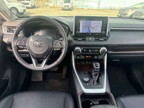 Used 2019 Toyota RAV4 Limited image 16