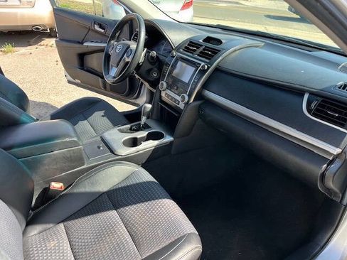 Used 2014 Toyota Camry SE image 10