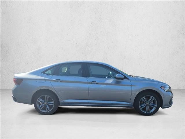 Used 2024 Volkswagen Jetta SE FWD image 5