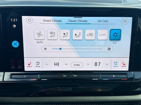 Used 2024 Volkswagen Atlas Cross Sport SEL R-Line image 28