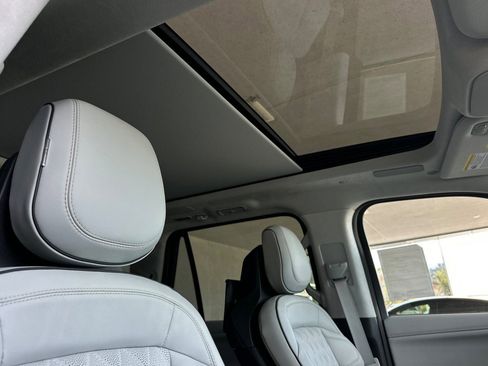 New 2026 Lincoln Navigator L Black Label AWD/4WD image 18