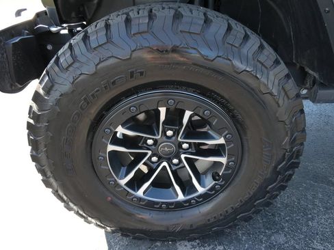 Used 2025 Jeep Wrangler Unlimited Sport AWD/4WD image 11