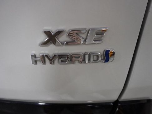 Used 2022 Toyota RAV4 XSE AWD/4WD image 5