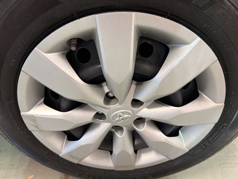 Used 2015 Toyota Corolla LE image 34