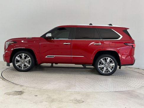 Used 2025 Toyota Sequoia Capstone AWD/4WD image 2