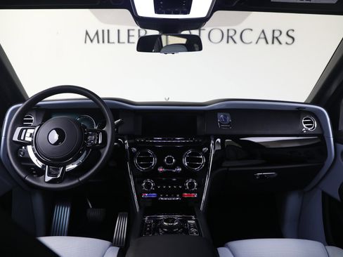 Certified 2022 Rolls-Royce Cullinan w/ Dark Exterior Package image 4