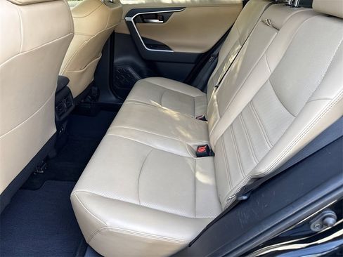 Used 2019 Toyota RAV4 Limited image 32