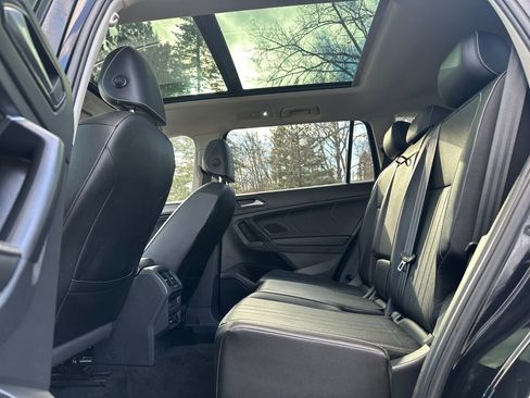Used 2022 Volkswagen Tiguan SE w/ Panoramic Sunroof Package image 14