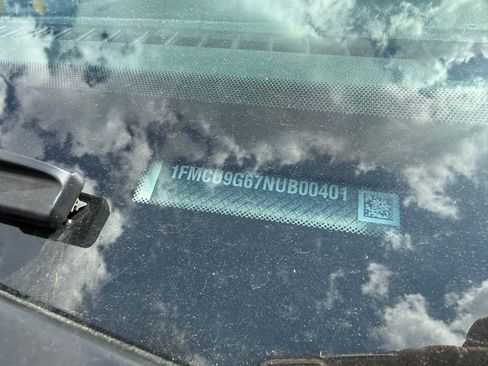 Used 2022 Ford Escape SE image 30