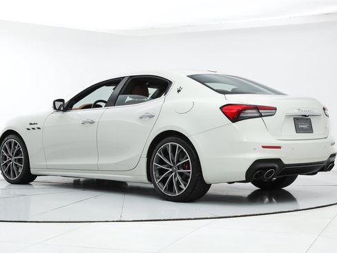 Certified 2023 Maserati Ghibli Modena RWD image 3
