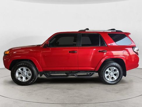 Used 2022 Toyota 4Runner SR5 AWD/4WD image 8