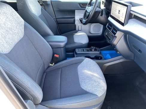 Used 2025 Ford Maverick XLT image 11