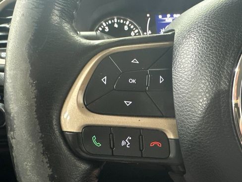 Used 2016 Jeep Renegade Latitude w/ Cold Weather Group image 5