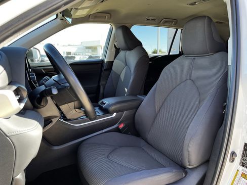 Used 2024 Toyota Highlander LE image 22