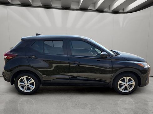 Used 2025 Nissan Kicks Play S w/ Interior Electronics Package FWD image 7