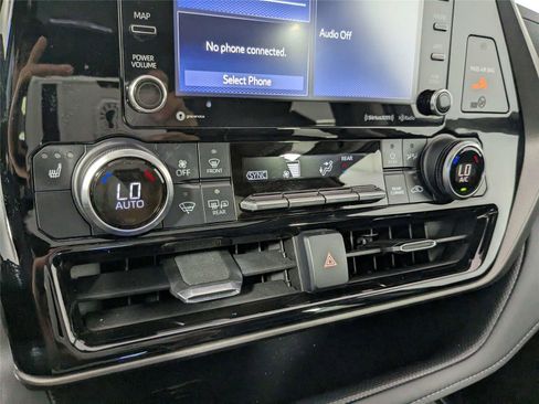 Used 2022 Toyota Highlander XLE image 23