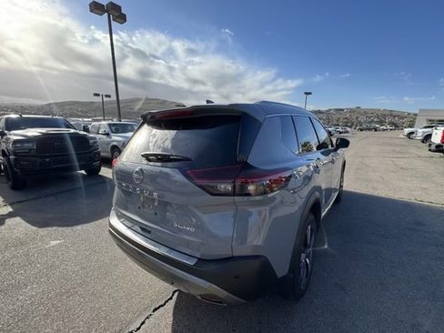 Used 2023 Nissan Rogue SL w/ SL Premium Package image 5