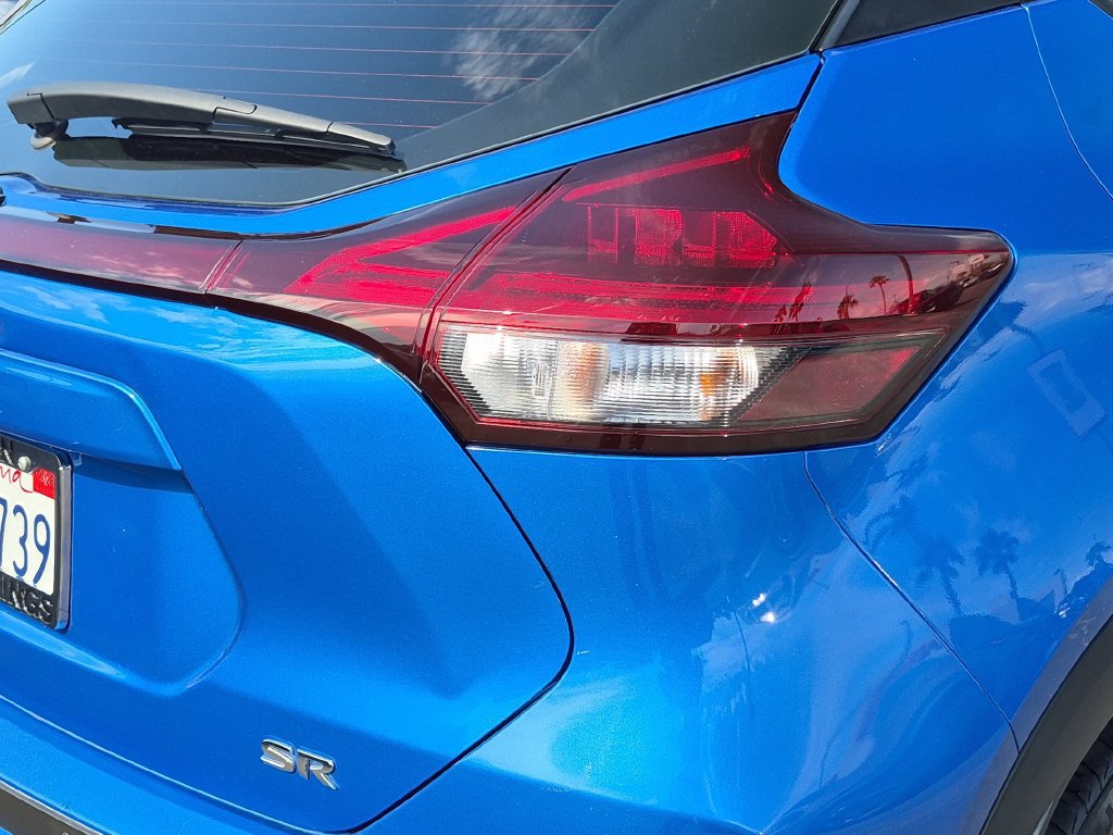 Used 2021 Nissan Kicks SR w/ Exterior Package FWD image 11