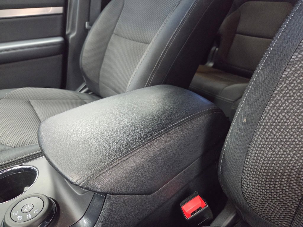 Used 2018 Ford Explorer XLT w/ XLT Technology Feature Bundle AWD/4WD image 38