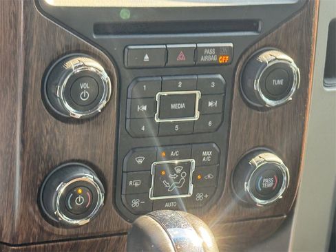 Used 2014 Ford F150 Lariat w/ Lariat Chrome Package image 15