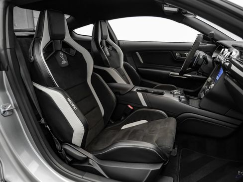 Used 2022 Ford Mustang Shelby GT500 w/ Carbon Fiber Track Pack RWD image 60