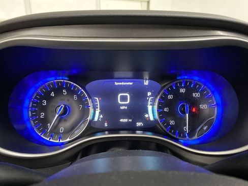 Used 2024 Chrysler Pacifica Touring-L image 27