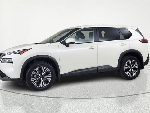 Used 2023 Nissan Rogue SV FWD image 3