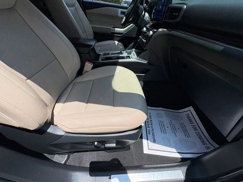 Used 2021 Ford Explorer Limited w/ Equipment Group 301A RWD image 9