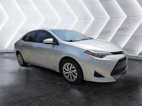 Used 2019 Toyota Corolla LE FWD image 2