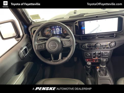 Used 2025 Jeep Gladiator Mojave image 4