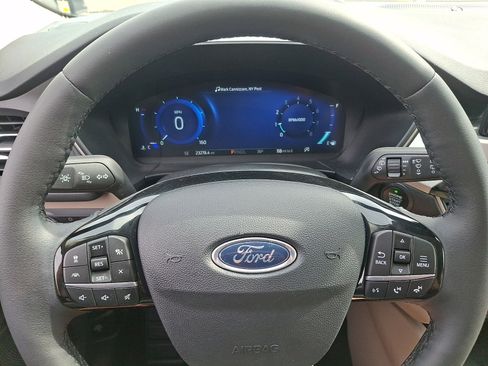 Certified 2022 Ford Escape SEL w/ Technology Package image 19
