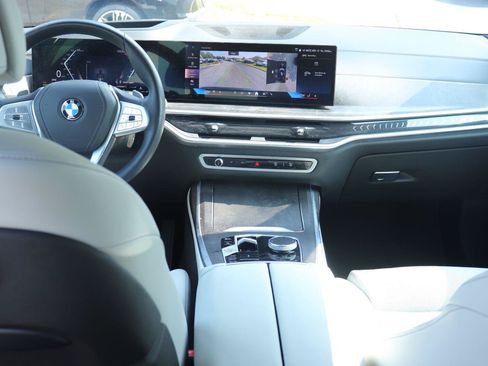 Used 2024 BMW X7 xDrive40i w/ Premium Package AWD/4WD image 8