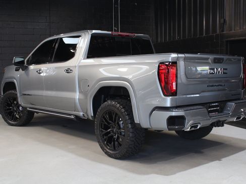 Used 2026 GMC Sierra 1500 Denali Ultimate w/ LPO, Black Badging Package AWD/4WD image 21
