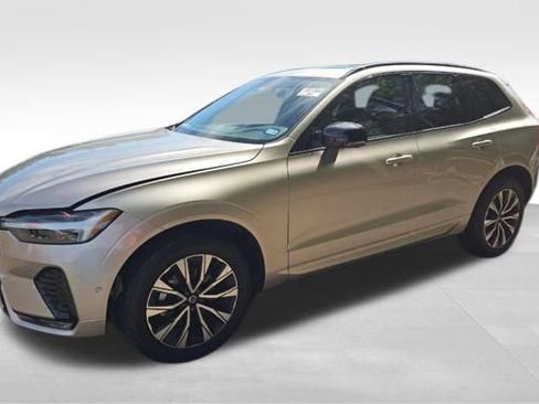 Used 2025 Volvo XC60 B5 Plus AWD/4WD image 3