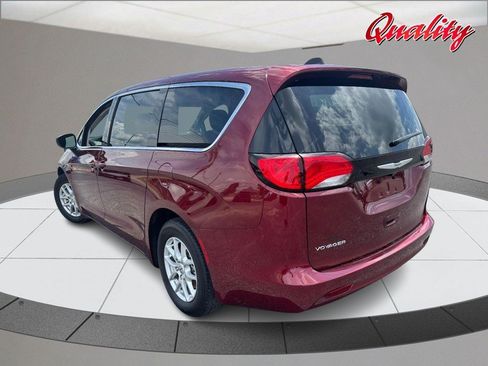 Used 2023 Chrysler Voyager LX FWD image 5