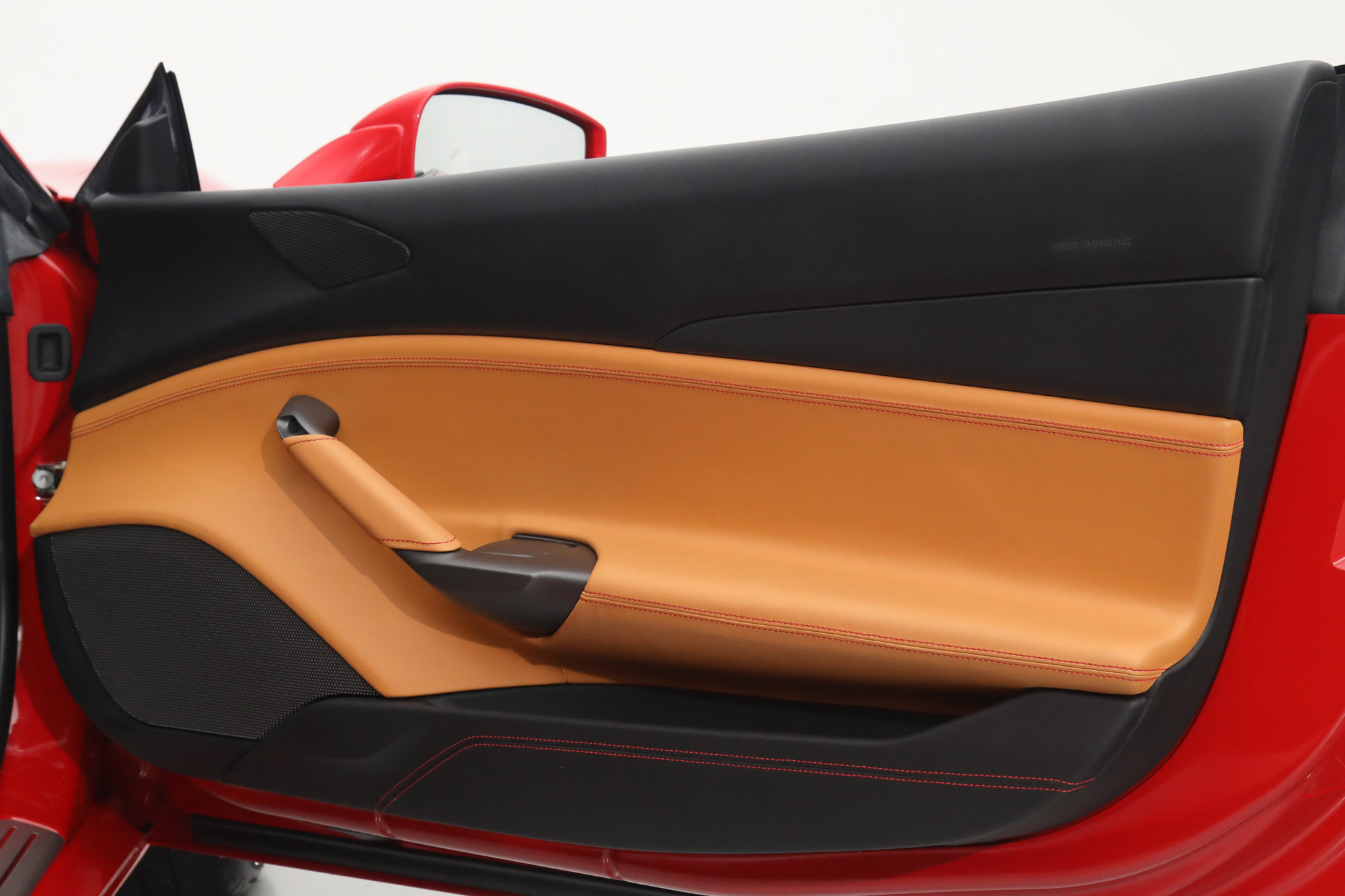 Used 2018 Ferrari 488 GTB RWD image 19