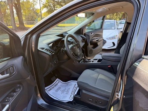 Used 2017 Ford Escape SE image 15