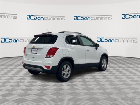 Used 2022 Chevrolet Trax LT w/ LT Convenience Package image 8