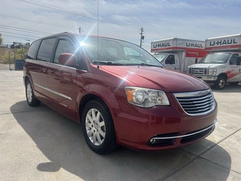 Used 2016 Chrysler Town & Country Touring image 2