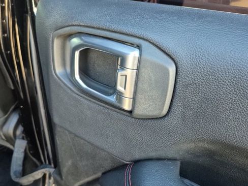 Used 2018 Jeep Wrangler Unlimited Rubicon image 16