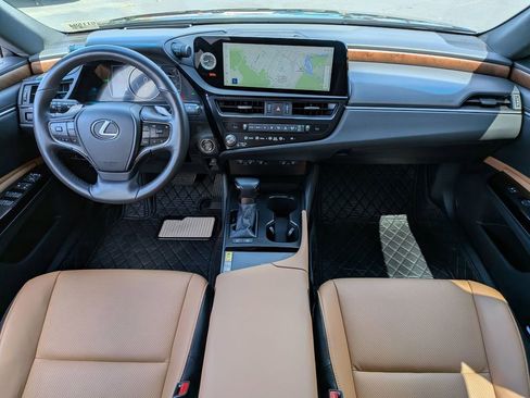 Used 2024 Lexus ES 300h w/ Premium Package FWD image 25