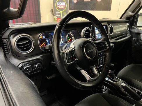 Used 2018 Jeep Wrangler Unlimited Sahara image 13