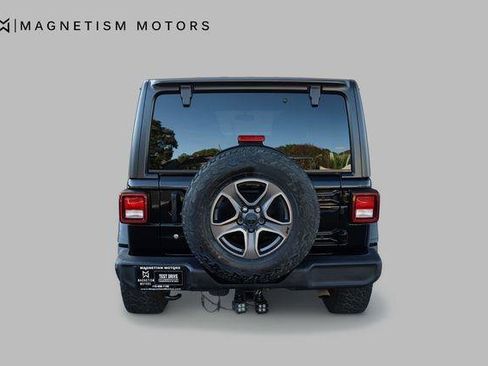 Used 2018 Jeep Wrangler Unlimited Sport S AWD/4WD image 7