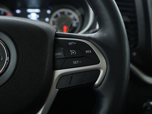 Used 2016 Jeep Cherokee Trailhawk w/ Comfort/Convenience Group image 28