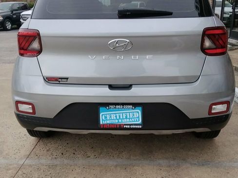 Used 2020 Hyundai Venue SEL image 3