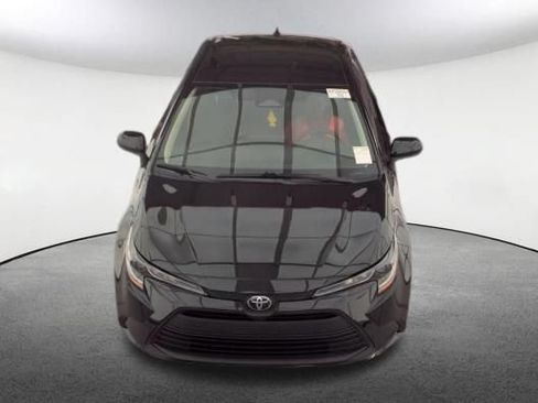 Used 2025 Toyota Corolla LE FWD image 2