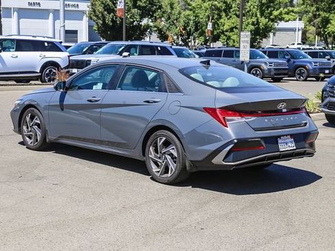 Used 2025 Hyundai Elantra Limited FWD image 2