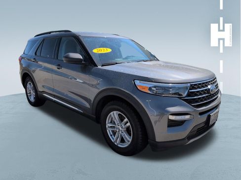 Used 2023 Ford Explorer XLT w/ Equipment Group 202A image 2