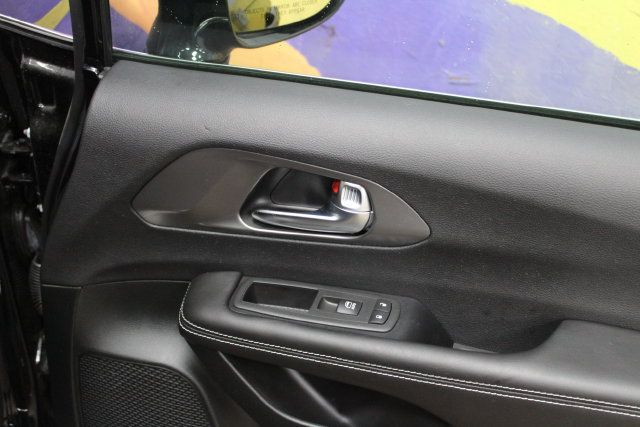 Used 2026 Chrysler Pacifica Select FWD image 11